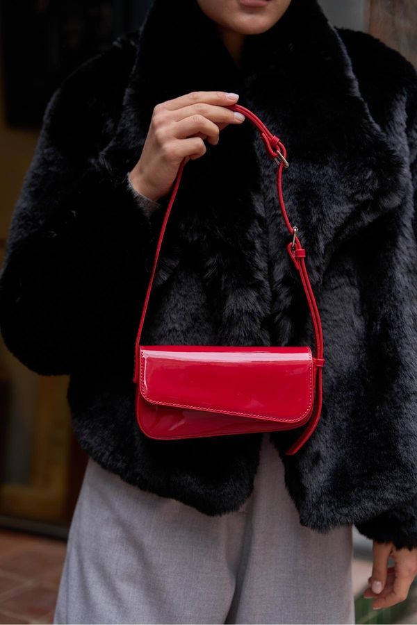 Madamra Madamra Red Patent Leather Women's Mia Asymmetric Cut Handbag