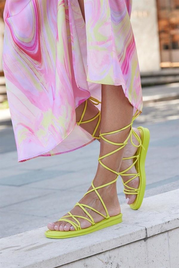 Madamra Madamra Women's Yellow Wrap-Up Lace-Up Puffy Sandals