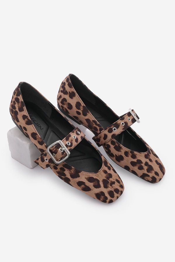 Marjin Marjin Women's Blunt Toe Buckle Banded Casual Flats Rives Leopard