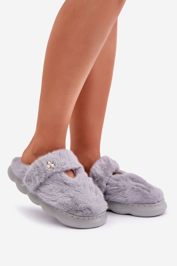 marka niezdefiniowana marka niezdefiniowana Furry Slippers With A Small Brooch Gray Primaria