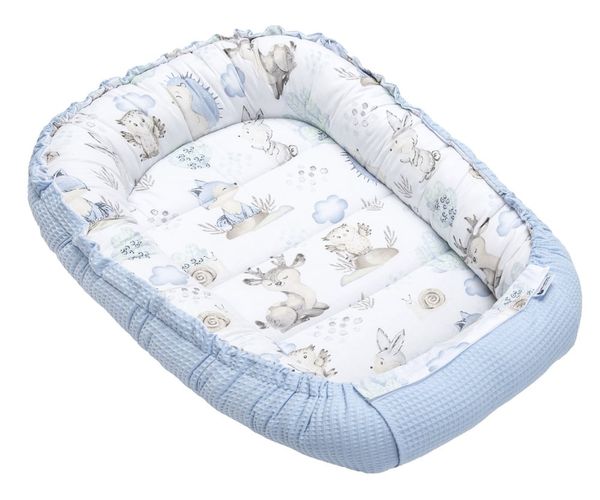 Medi Partners Medi Partners Baby cocoon/nest – Waffle – Deer and Hedgehog + Light blue Waffle