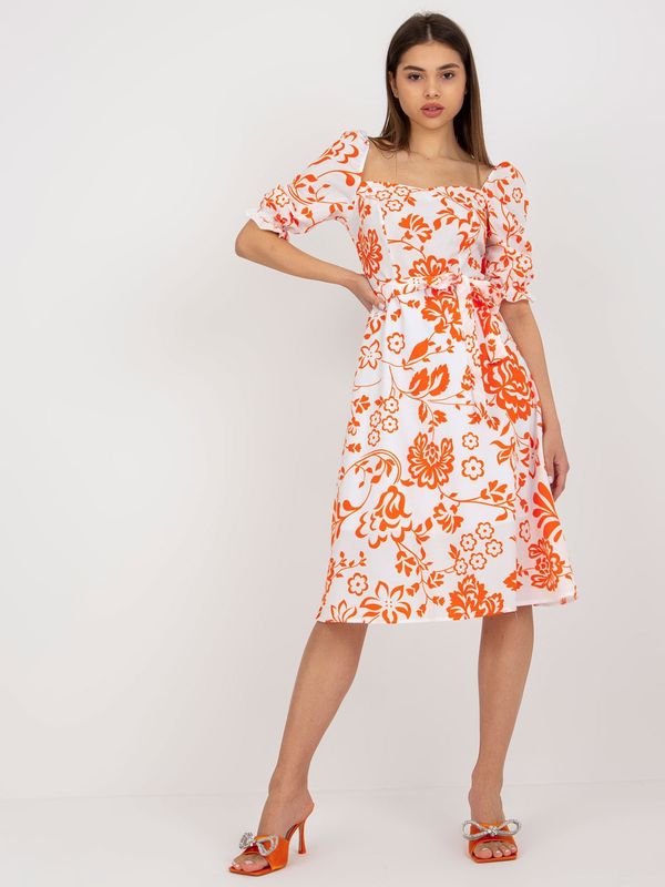 Fashionhunters Midi dress with white and orange pattern