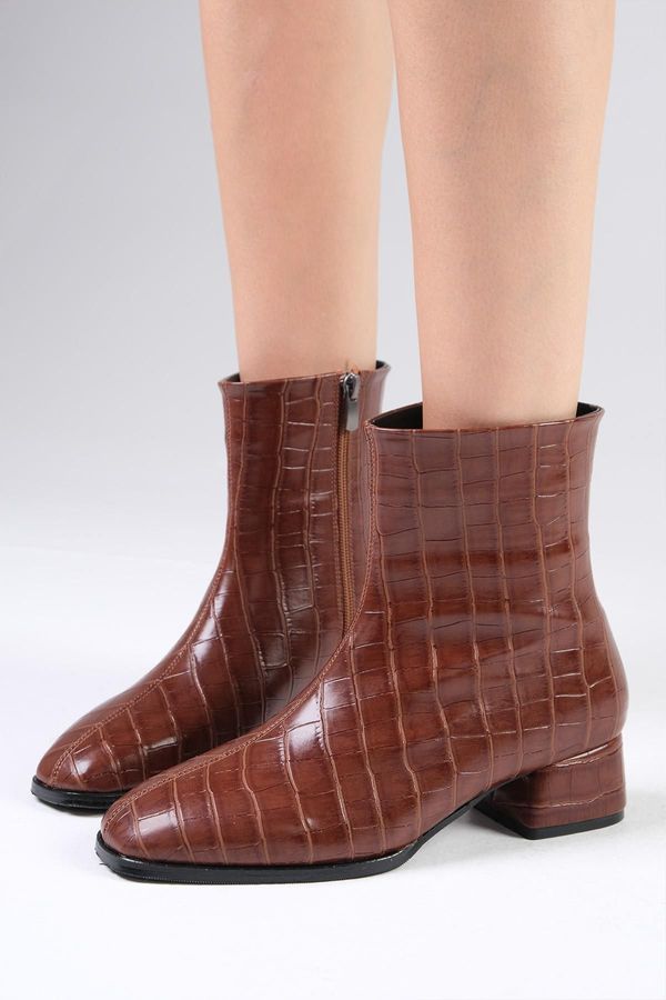 Mio Gusto Mio Gusto Alexia Brown Crocodile Patterned Thin Fur Lined Flat Toe Women's Heeled Boots