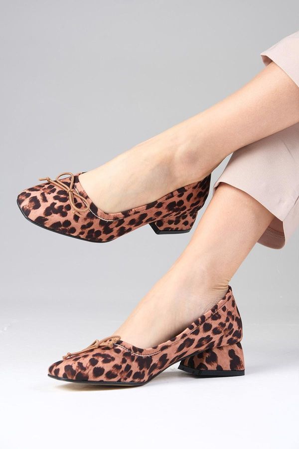 Mio Gusto Mio Gusto Bellamy Women's Leopard Pattern Bow Detail Short Heeled Fabric Shoes