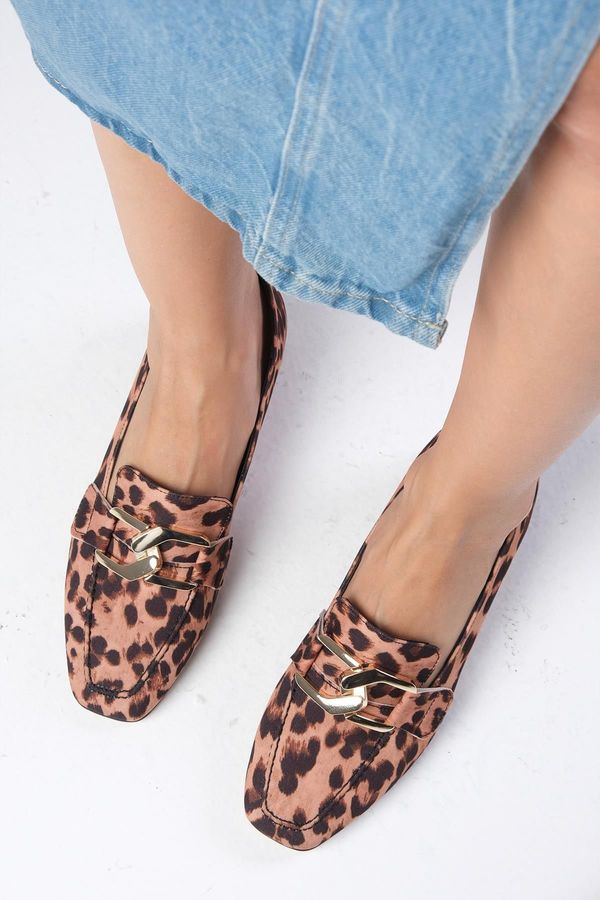 Mio Gusto Mio Gusto Carolyn Women's Leopard Print Flat Heeled Fabric Shoes with Buckle Accessories.