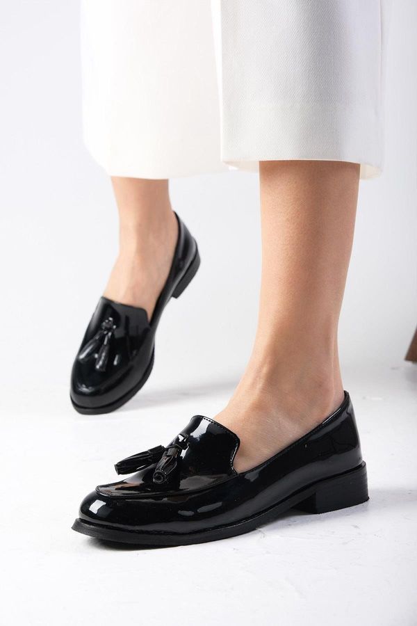 Mio Gusto Mio Gusto Iris Black Color Patent Leather Women's Oxford Casual Flat Shoes