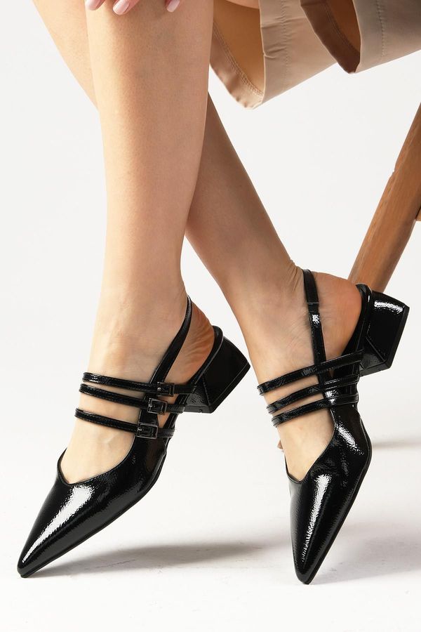 Mio Gusto Mio Gusto Katniss Black Color Patent Leather Open Back Side Buckle Pointed Toe Women's Short Heeled Shoes