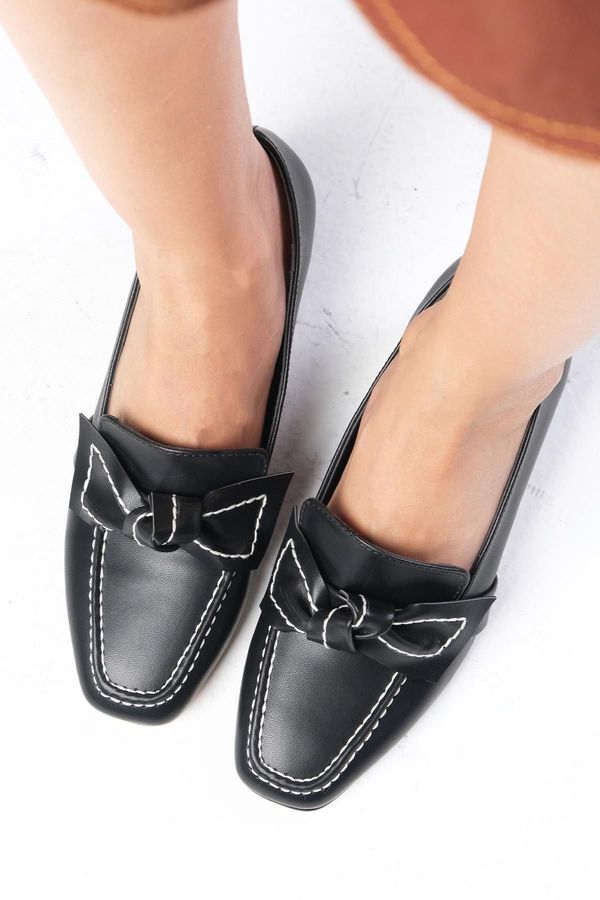 Mio Gusto Mio Gusto Viola Black Color Flat Toe Women's Short Heeled Shoes