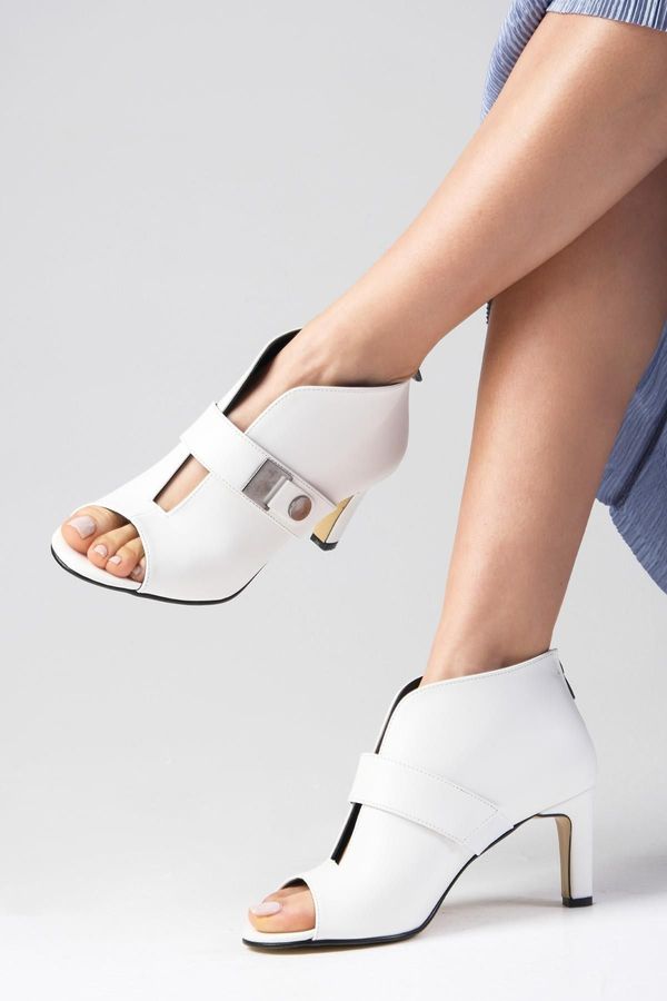 Mio Gusto Mio Gusto White Short Heeled Bootie