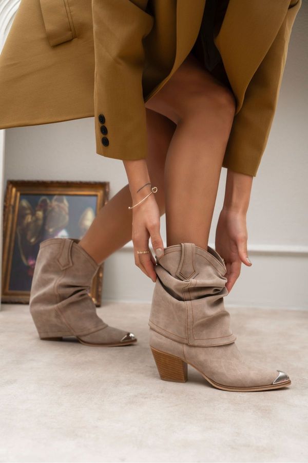 NİŞANTAŞI SHOES NİŞANTAŞI SHOES Glinda Beige Matte Leather Toe Iron Detail Bellows Women's Heeled Dallas Boots