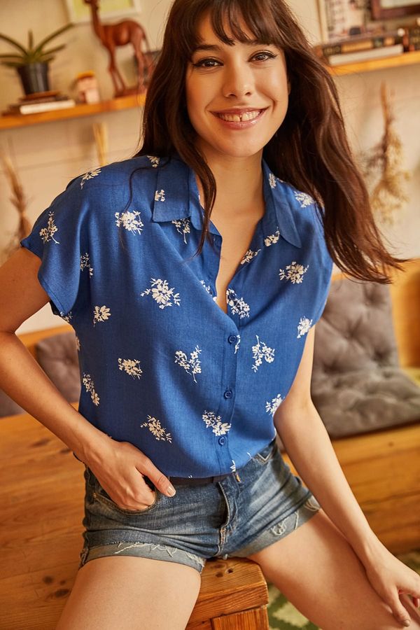 Olalook Olalook Women's Blue White Floral Bat Shirt