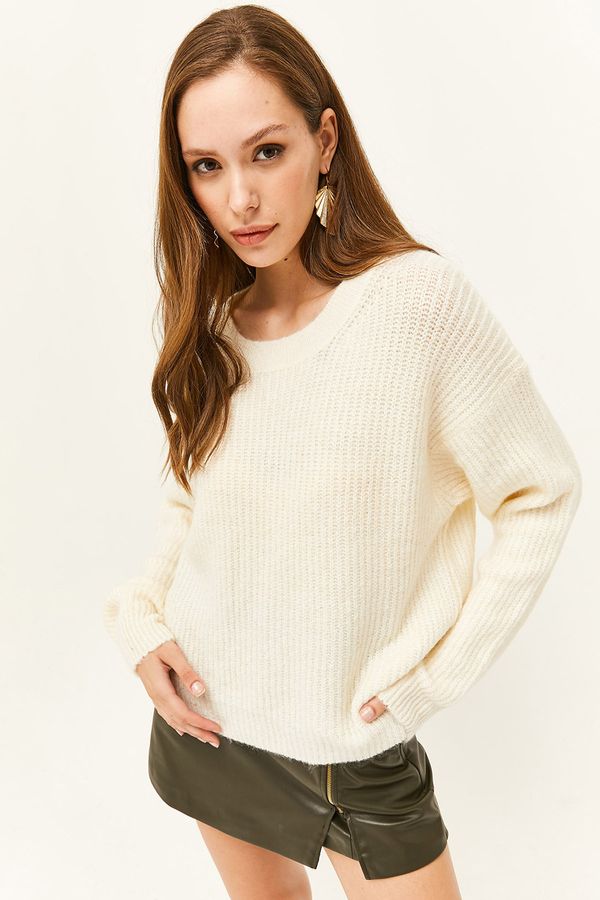 Olalook Olalook Women's Ecru Crew Neck Soft Textured Knitwear Sweater