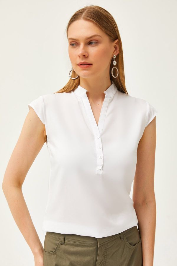 Olalook Olalook Women's Ecru V-Neck 4 Buttons Viscose Blouse