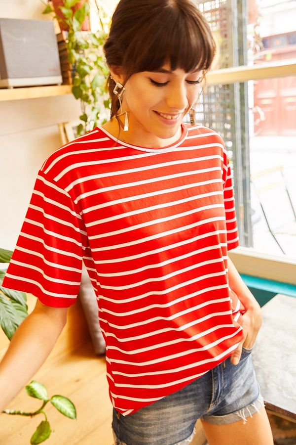 Olalook Olalook Women's Red Striped Loose T-Shirt