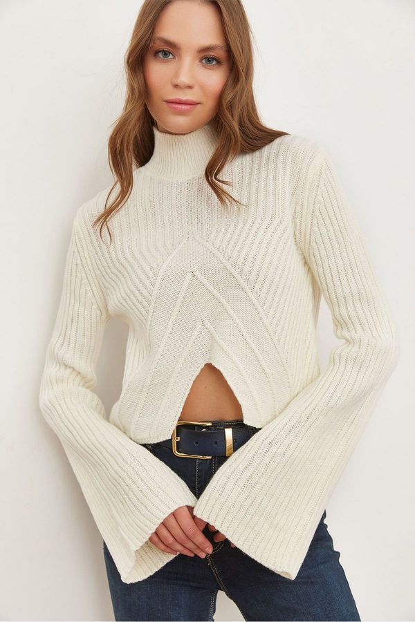 Olalook Olalook Women's White Wide Sleeve Detailed Front Asymmetric Crop Knitwear Sweater