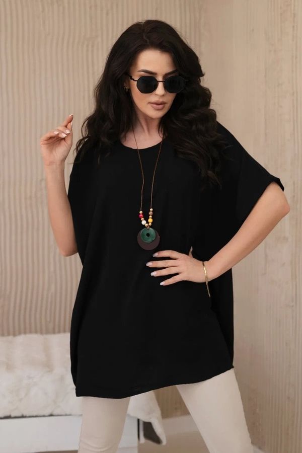 Kesi Oversized blouse with black pendant