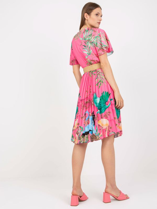 Fashionhunters Pink summer dress with print and pleats