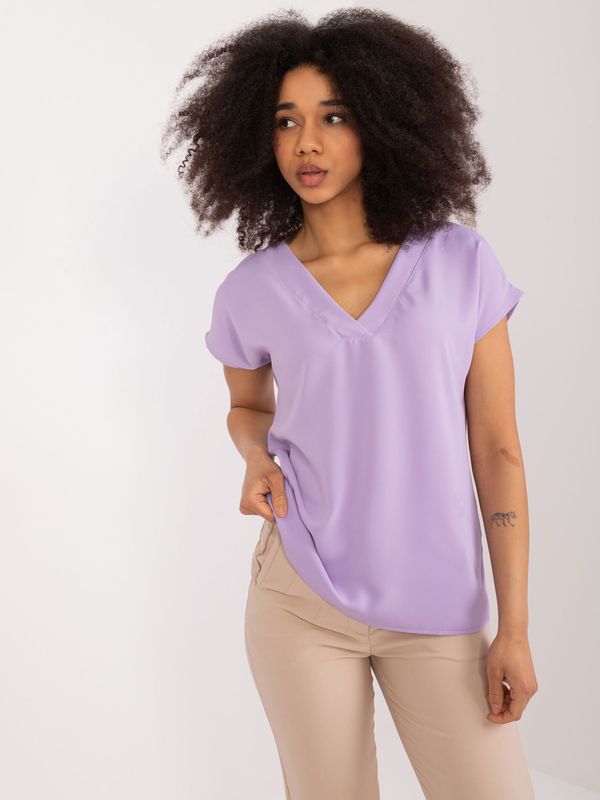 Fashionhunters Purple blouse with a neckline BASIC FEEL GOOD