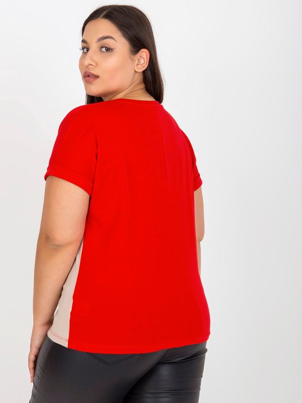 Fashionhunters Red and beige T-shirt of larger size with a round neckline