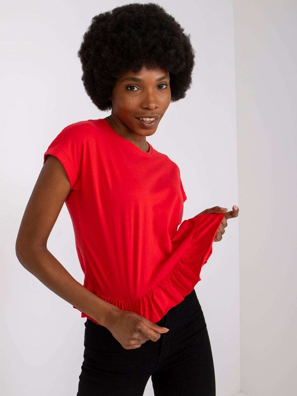 Fashionhunters Red women's T-shirt with ruffles Hierro