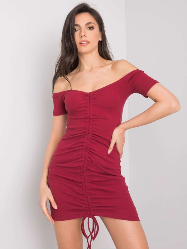 Fashionhunters RUE PARIS Burgundy dress with pleats