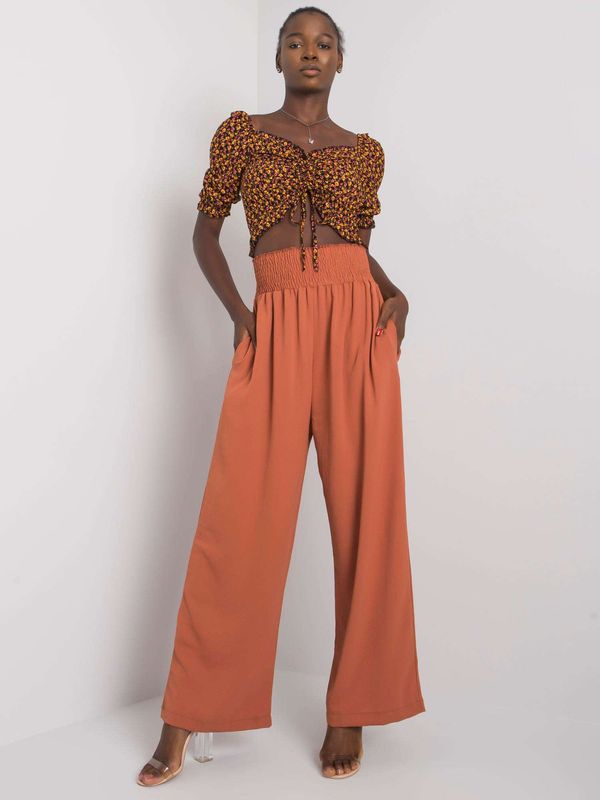 Fashionhunters RUE PARIS Light brown fabric trousers with high waist
