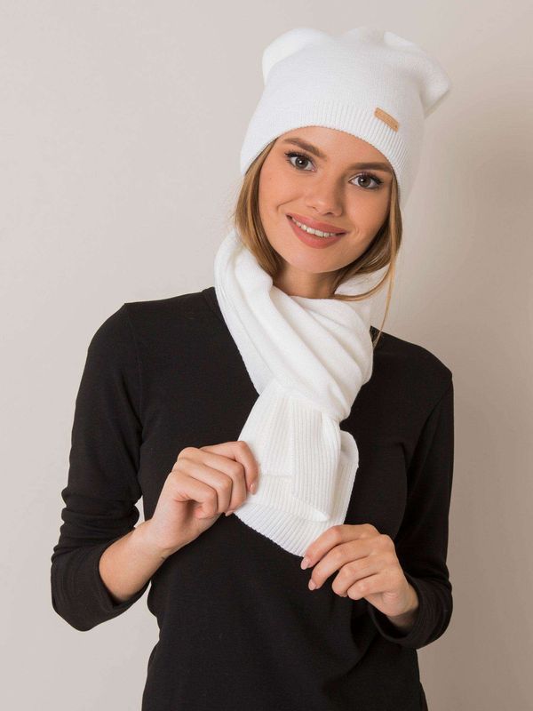 Fashionhunters RUE PARIS White set of cap and scarf