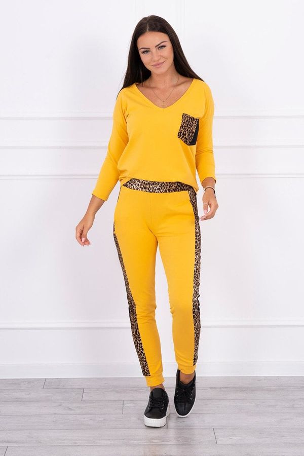 Kesi Set with a mustard panther motif