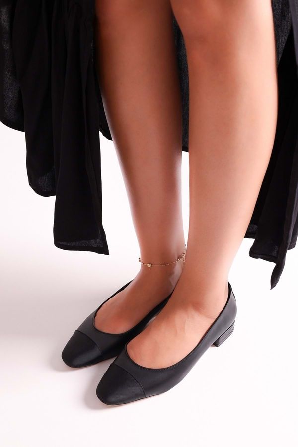 Shoeberry Shoeberry Women's Ellisy Black Two-tone Oval Toe Flats Black Skin.