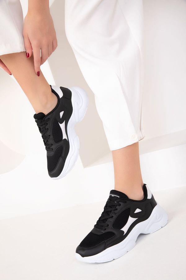 Soho Soho Women's Black and White Sneakers 18147