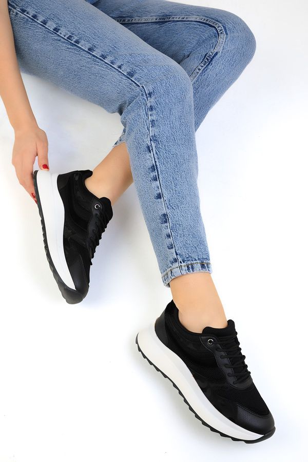 Soho Soho Women's Black Sneakers 19006