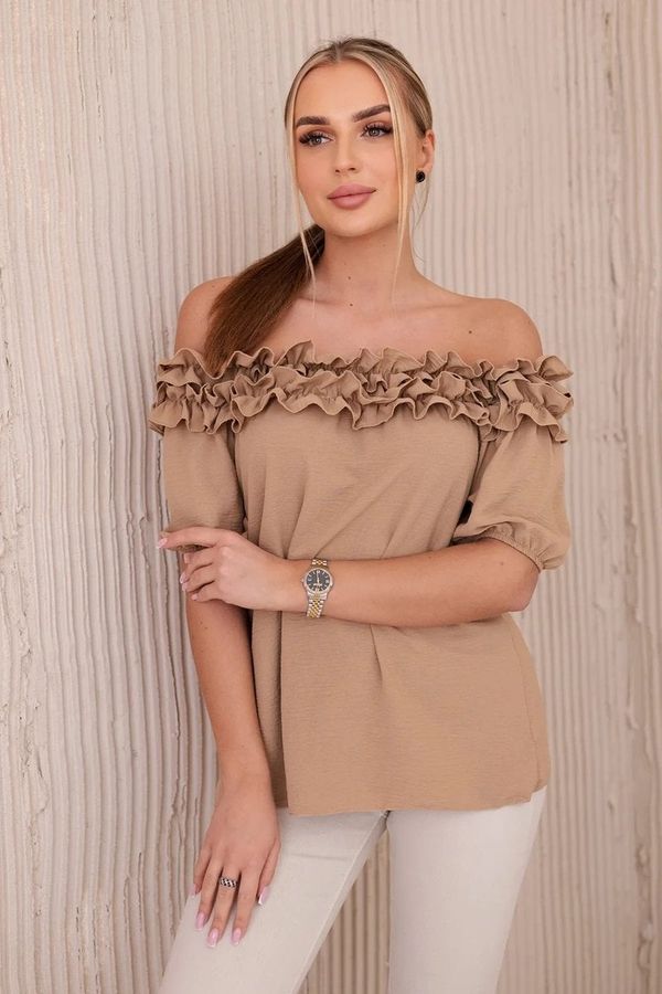 Kesi Spanish blouse with a small ruffle Camel