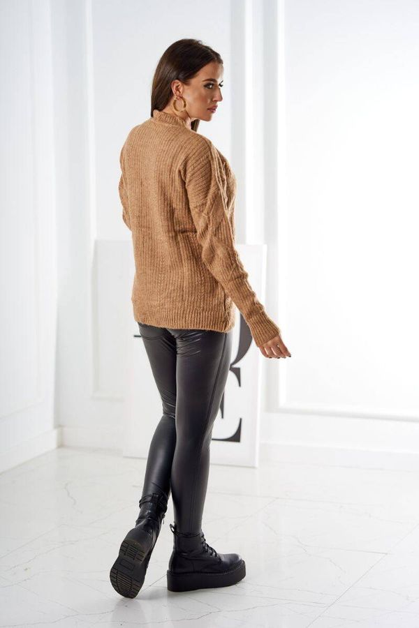 Kesi Sweater draped over the head with fashionable camel fabric