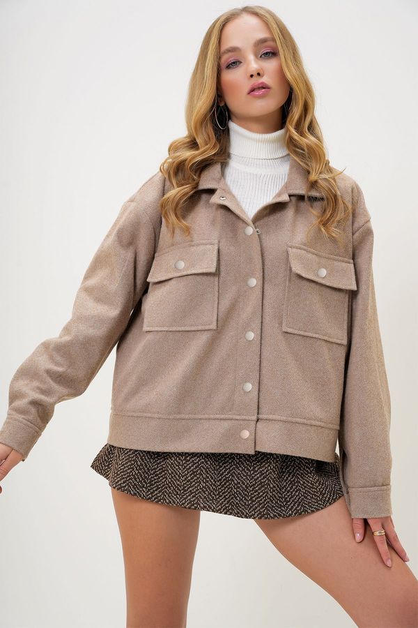 Trend Alaçatı Stili Trend Alaçatı Stili Women's Beige Lined Double Pocket Cashmere Jacket