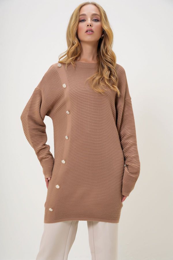 Trend Alaçatı Stili Trend Alaçatı Stili Women's Biscuit Crew Neck Gold Button Detailed Knitwear Tunic