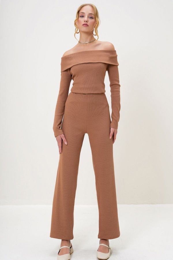 Trend Alaçatı Stili Trend Alaçatı Stili Women's Biscuit Madonna Collar Camisole Blouse and Trouser Set