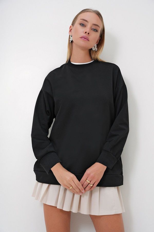 Trend Alaçatı Stili Trend Alaçatı Stili Women's Black Crew Neck Basic Oversize Long Sweatshirt