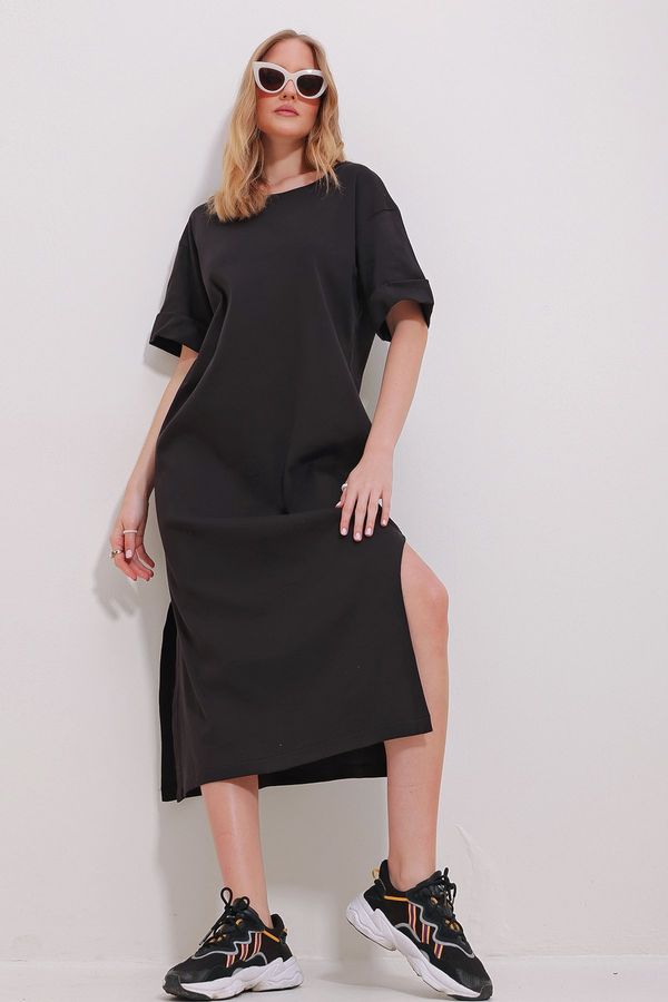 Trend Alaçatı Stili Trend Alaçatı Stili Women's Black Crew Neck Double Sleeve Slit Dress