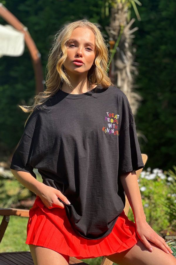 Trend Alaçatı Stili Trend Alaçatı Stili Women's Black Crew Neck Emoji Embroidered Oversize Unisex T-Shirt