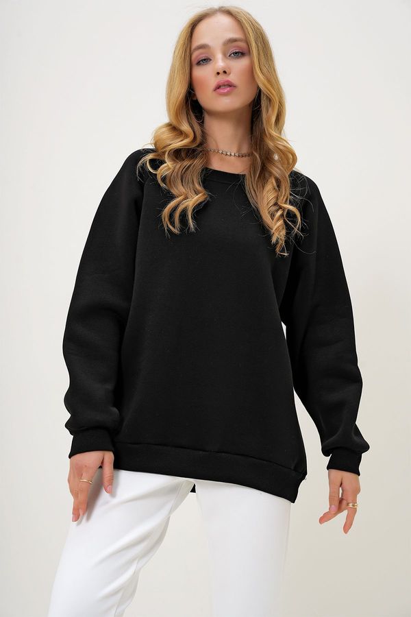 Trend Alaçatı Stili Trend Alaçatı Stili Women's Black Crew Neck Raglan Sleeve Three Thread Raised Basic Sweatshirt