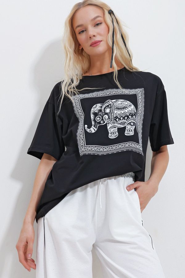 Trend Alaçatı Stili Trend Alaçatı Stili Women's Black Crew Neck Stoned Elephant Printed Oversize T-Shirt