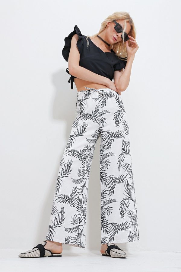 Trend Alaçatı Stili Trend Alaçatı Stili Women's Black Floral Pattern Linen Woven Palazzo Trousers