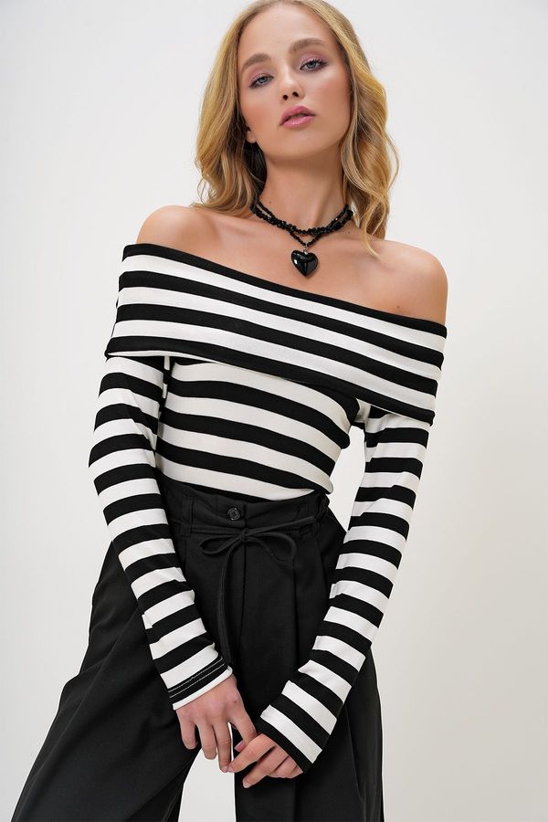 Trend Alaçatı Stili Trend Alaçatı Stili Women's Black Madonna Collar Striped Lycra Knitted Blouse