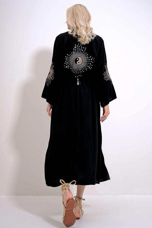 Trend Alaçatı Stili Trend Alaçatı Stili Women's Black Maxiboy Kimino Kaftan with Sim Embroidery on the Back and Sleeves and Belted Waist