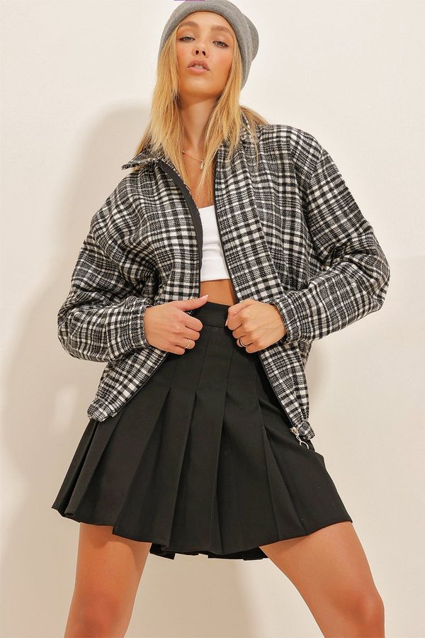 Trend Alaçatı Stili Trend Alaçatı Stili Women's Black Patterned Zippered Seasonal Bomber Jacket with Elastic Waist