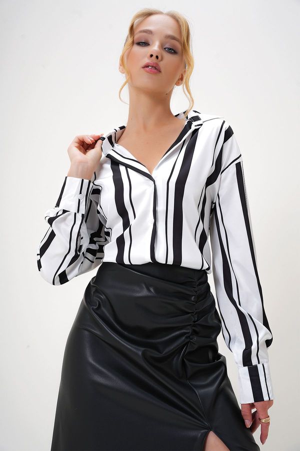 Trend Alaçatı Stili Trend Alaçatı Stili Women's Black V Neck Digital Print Silk Satin Shirt