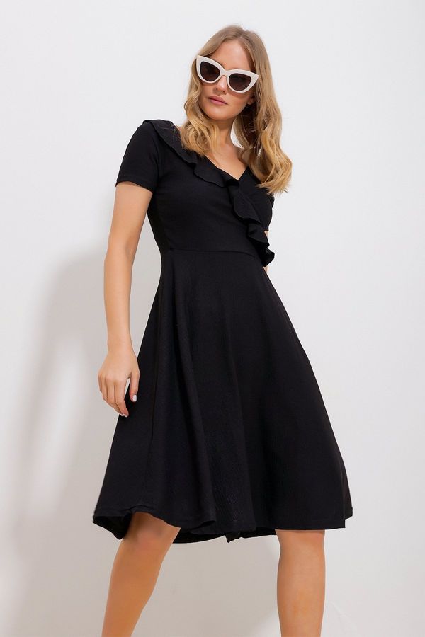 Trend Alaçatı Stili Trend Alaçatı Stili Women's Black V-Neck Frilly Midi Length Knitted Dress