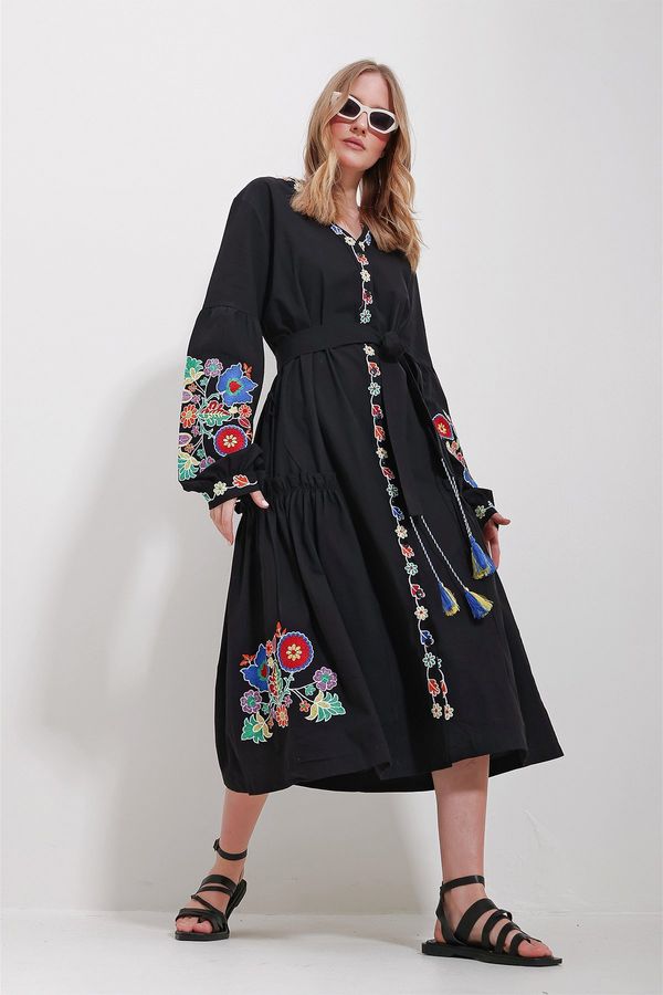 Trend Alaçatı Stili Trend Alaçatı Stili Women's Black V Neck Full Embroidery Lined Woven Dress