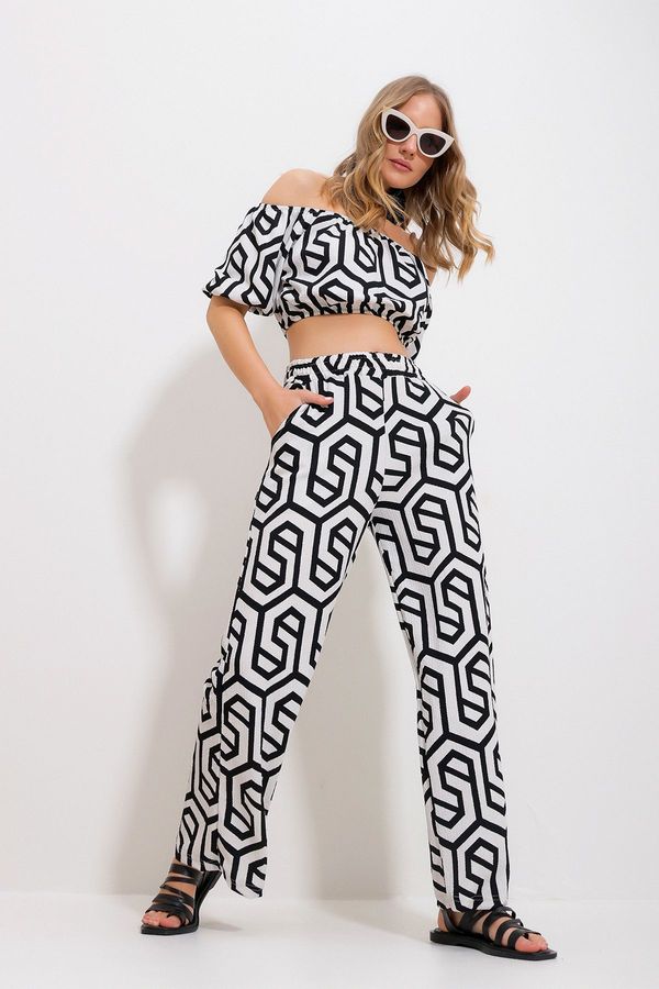 Trend Alaçatı Stili Trend Alaçatı Stili Women's Black-Vanilla Madonna Collar Patterned Crop Blouse and Palazzo Trousers Double Set