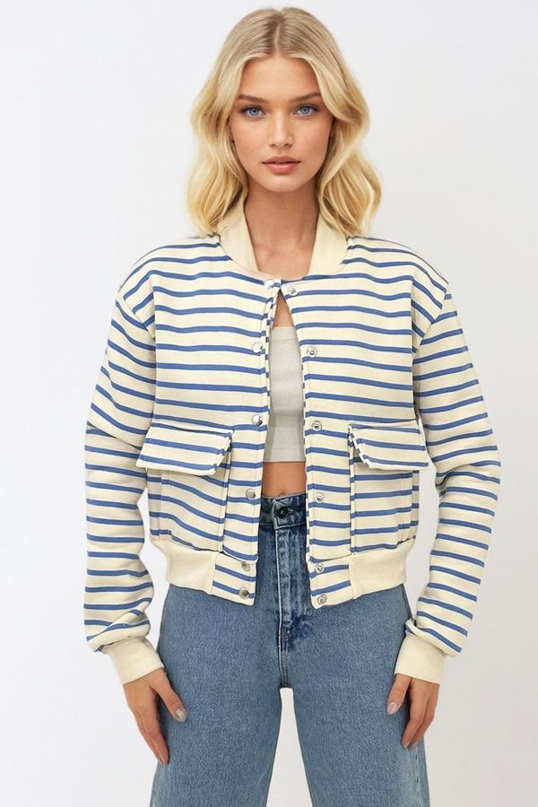 Trend Alaçatı Stili Trend Alaçatı Stili Women's Blue Striped Snap Closure Double Pocketed Inside Raised Crop Jacket